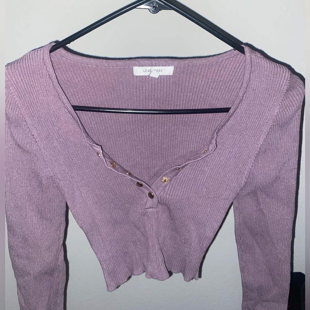 Love Tree button up v neck. Size M
